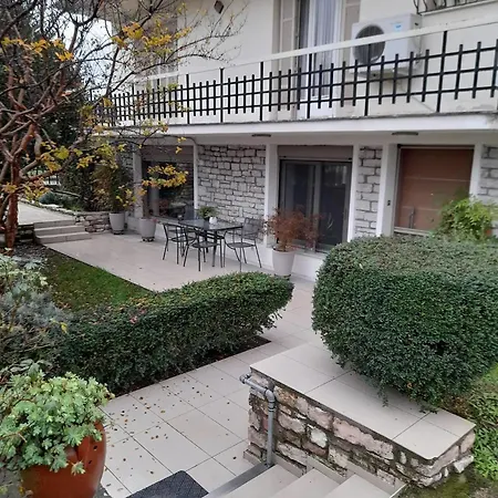 Lovely Stonehouse Vilă