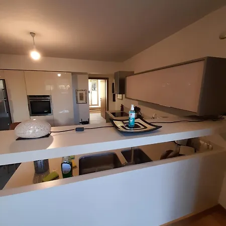 Lovely Stonehouse וילה טריקלה
