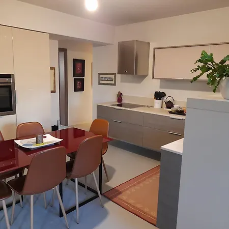 וילה Lovely Stonehouse
